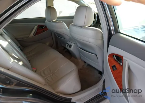 2010 Toyota Camry Xle V6 z USA, uszkodzony, nr VIN 4T1BK3EK1AU108258